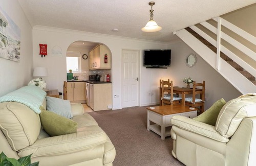 Corton House | 19 Waterside Park