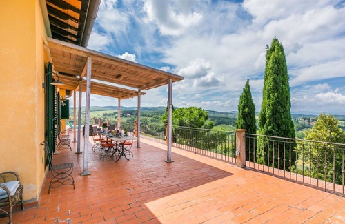 San Donato in Poggio Apartment | 190 m² Apartment ∙ 3 bedrooms ∙ 6 guests