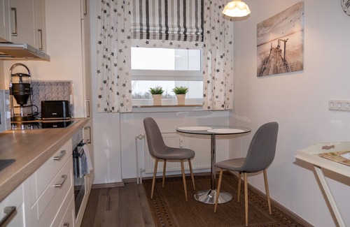 Center Apartment | 191 Ferienwohnung Deichbrücke - 191 3-zimmer Fewo mit Südbalkon und Meerblick