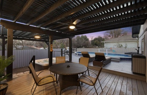 White Rock Hills House | 191 m² House ∙ 4 bedrooms ∙ 16 guests