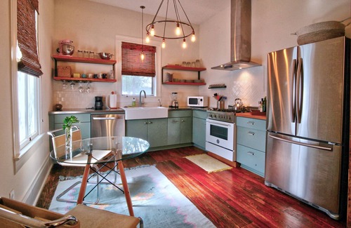 Northside House | 1910 Charm in shadow of H-Town -METRO/trail access mins to dwntn, Med Ctr, NRG