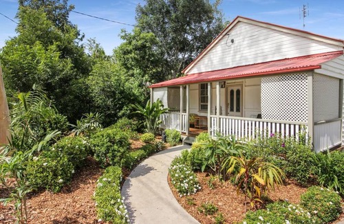 Eumundi House | 1910 Retro Styled, Pet Friendly, Traditional Queenslander Home