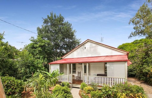 Eumundi House | 1910 Retro Styled, Pet Friendly, Traditional Queenslander Home