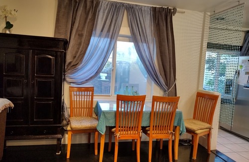 Fort MacArthur Cottage | 1920 Beach cottage. 2 blocks walk to the beach. Cable, Washer & Dryer.