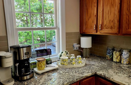 Cary House | 1930's Charming Vintage Cottage - Downtown Cary & 15 min to Raleigh