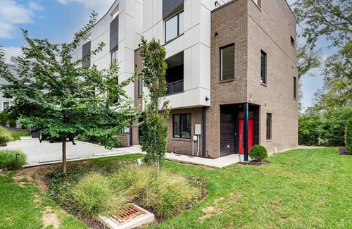 Chestnut Hill Apartment | 195 m² Apartment ∙ 3 bedrooms ∙ 7 guests