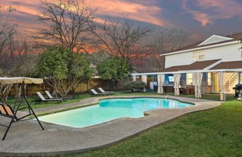 Farmers Branch Villa | 198 m² Villa ∙ 5 bedrooms ∙ 12 guests