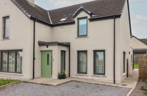 Fenit House | 19A Lighthouse Village