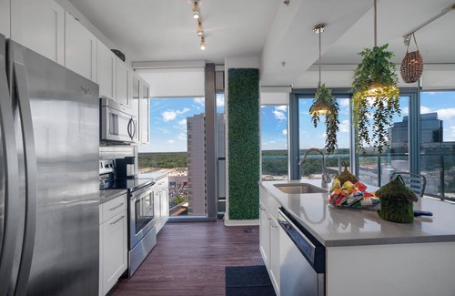 North Buckhead Apartment | 19th Floor Private Balcony, Panoramic View, 24 hr security, Private Garage, Pool