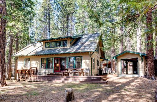 North Wawona Ski Chalet | 1A Wawona Retreat