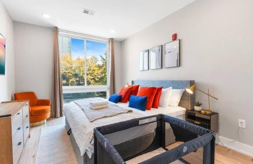 Northern Liberties Apartment | 1BD Sleeps 4 with Views - Near Fish Town and Old City