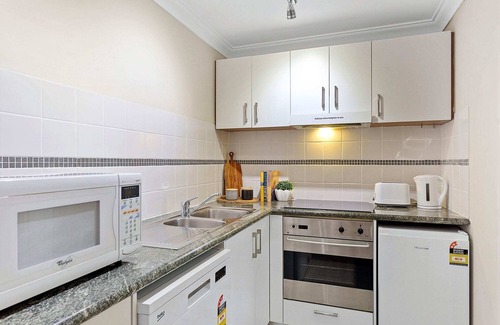 West Perth Apartment | 1BDR Perth - Tennis court, Gym and Pool