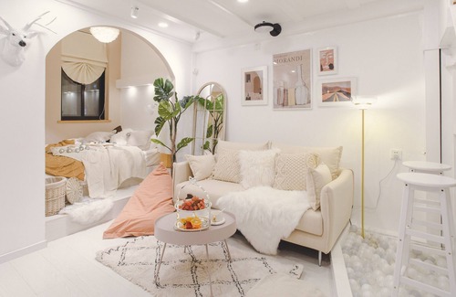 Jing'an House | 1bed Cozy French Chateau 2 Mins from Metro Line 2, Jing'An Temple, Kerry Center