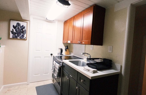 Pleasant Hill House | 1bedroomnGuest suite with separate entrance and exit , full kitchen