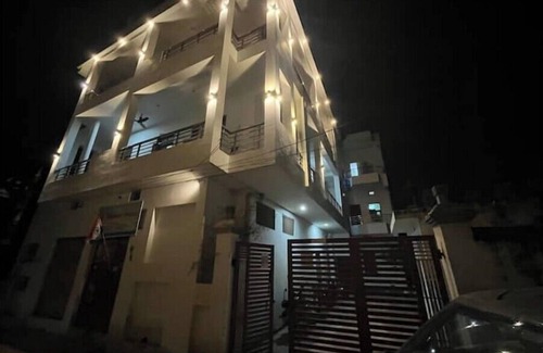Varanasi House | 1BHK Suite - 204@ Kanti Villa -MahaShiva Retreat