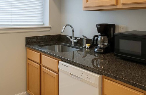 Ravenswood Apartment | 1BR/1BA City Comfort