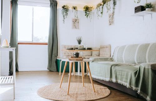 East Perth Apartment | 1BR Apartment with Free Parking near Perth CBD