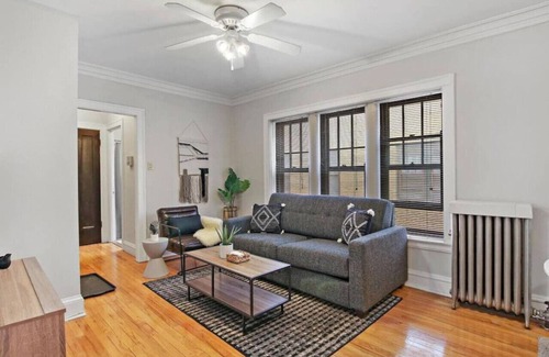 Ravenswood Apartment | 1BR Calm & Cozy Apt in Lincoln Square