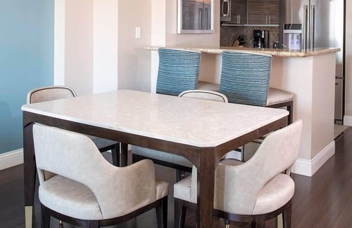 Civic Core Condo | 1br Condo Gaslamp Quarter & Theme Parks!