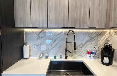 DeBaliviere Place Apartment | 1Br Cozy Modern Gem wParking WD near Forest Park
