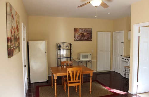 Vista House | 1BR Guest Apartment On Private Estate -KING BED- Pick Oranges by the Front Door