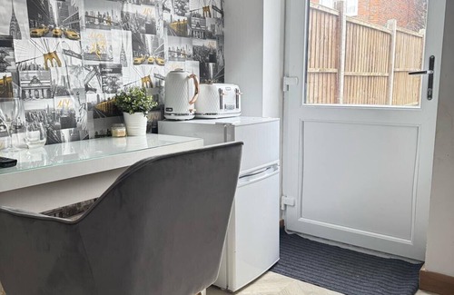 North End House | 1BR-Sleeps2-Parking-NearLondon-Central