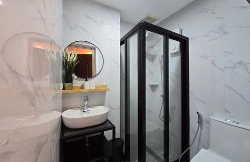 Pembo Apartment | 1BR Suite Ridgewood Towers Near BGC Airport #RW17-1