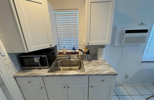 Lake Ridge Apartment | 1BR Traveler Favorite Walk to Beach