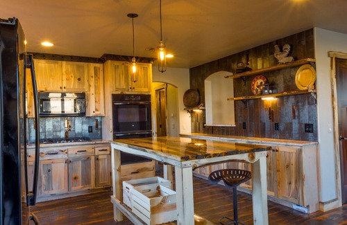 Colorado Springs House | 1cBarn for WEDDINGS, Reunions, large Estate Home; Sleep15, Games, Views; Private