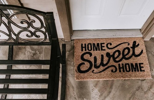 Arsenal House | 1KING + 1QUEEN Casa Dulce-Walk to Riverwalk