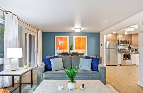 West Bellevue Apartment | 1mi-Downtown Bellevue, W/D, Parking, 20min-Airportn