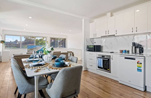 Sunnybank House | 1Mins to Pinelands Plaza, 4BR Chic Family Retreat