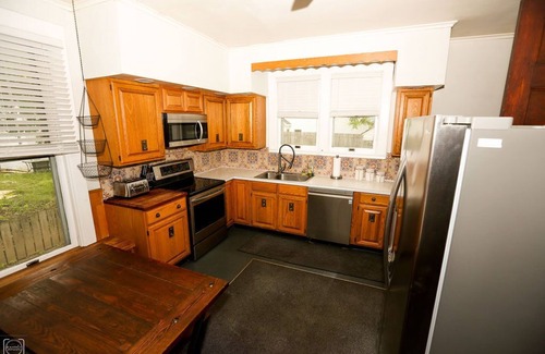 Oneonta House | 1st Class Rentals Munson Manor VII at Watkins Avenue