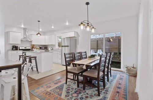 Pittsburgh House | 1st Fl Bedroom Fenced Yard Extended Stays