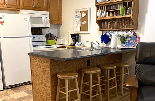Oak Harbor Condo | 1st floor,1 Bedroom, 1 Bath, Handicapped Friendly - Sleeps 4 at Green Cove