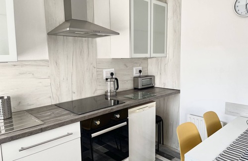 Blackpool Town Center Apartment | 1st floor double & twin room apartment 5 minuets walk from town.