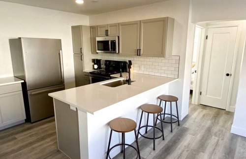 Cherry Creek Apartment | 1st Floor Modern 2BR - Cherry Creek