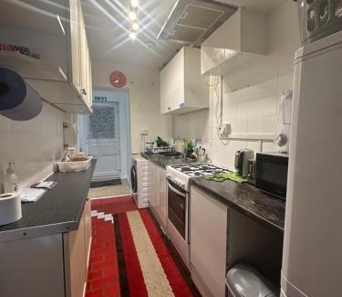 Downham Apartment | 1st Studio Flat With full Private Toilet And Shower With its Own Kitchenette in Keedonwood Road Bromley A Fully Equipped Independent Studio Flat