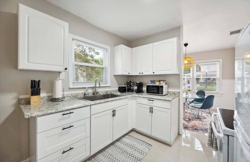 Dixieland House | 2/1 Fenced Home Pet Friendly