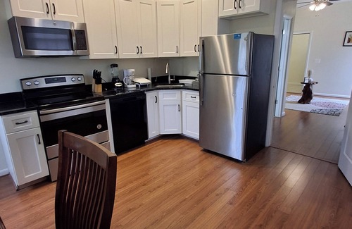 Herndon Apartment | 2.1 mi to Reston hospital, 1.5 mi to Metro private entrance/space and quiet