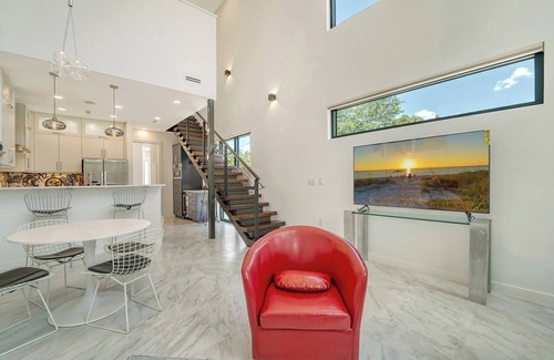 Gillespie Park House | 2/2 BRAND NEW LUXURY TOWNHOME STEPS FROM GILLESPIE PARK, PICKLEBALL, TENNIS,.