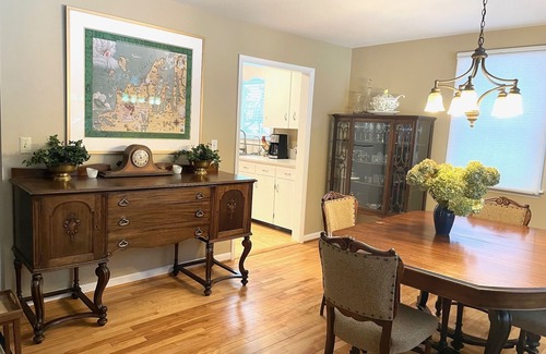 Suttons Bay House | 2/2 CUTE, ANTIQUE FILLED HOME DOWNTOWN SUTTONS BAY!