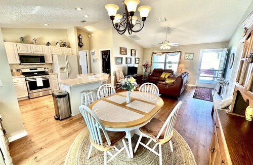 Lynnhaven House | 2/2 in The Village of Lynnhaven