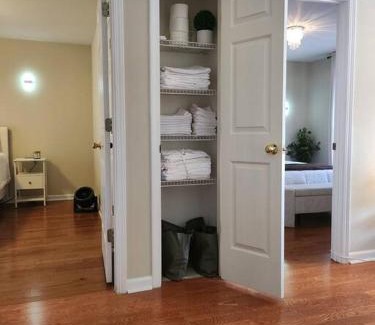 Snellville House | 2,298Sqft-King Bed-BBQ-Gbps-W/D