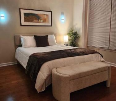 Snellville House | 2,298Sqft-King Bed-BBQ-Gbps-W/D