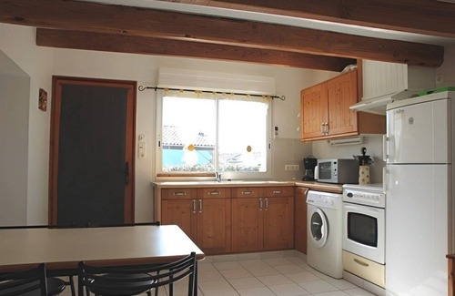 Puissalicon Apartment | 2/4 pers air-conditioned country cottage with private garden and shared swimming pool!