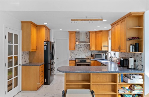Flanders House | 2-Acre Modern Estate in Southampton. Beach, winery, farm, pool, and hot tub