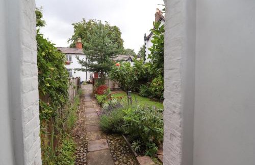 Hoole House | 2 Ashby Place