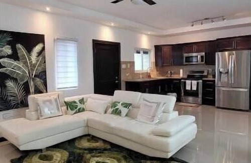 Rollington Town Condo | 2 B/room upscale location, pool, security, laundry