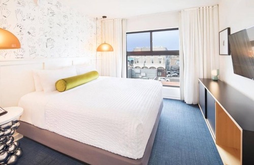 Venice Hotel | 2 Balcony Rooms w/City Views | Rooftop | Free Breakfast | Venice Fun